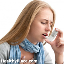 Trauksmes lēkmes un astmas lēkmes var izskatīties vienādi. Pastāstot par atšķirību starp trauksmes lēkmi un astmas lēkmi, ietilpst divi novērojumi. Lasīt tagad.