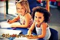 Sīkāka informācija par ADHD bērnu uzvedības izmaiņām un stimulējošu medikamentu un terapijas pozitīvo ietekmi.