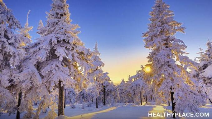 Vai jūs labi tiekat galā ar ziemu? Ja nē, izmēģiniet šos ieteikumus, lai palīdzētu kontrolēt ziemas depresiju. Uzziniet tos vietnē HealthyPlace.