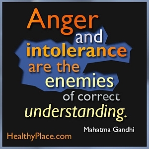 Mahatma Gandija citāts ar aizspriedumiem - Dusmas un neiecietība ir pareizas izpratnes ienaidnieki.