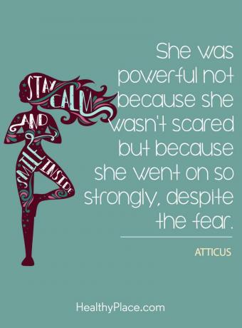 Citāts par garīgo veselību - viņa bija spēcīga nevis tāpēc, ka nebaidījās, bet tāpēc, ka, neskatoties uz bailēm, turpināja tik spēcīgi.