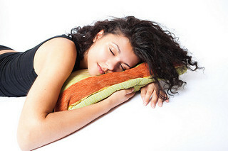 Alkoholiķu miega grūtību novēršana ir saistīta ar iepriekšēju alkohola lietošanu un pārtraukšanu. Uzziniet, kāpēc alkohols patiesībā ir miega līdzeklis - nevis miega līdzeklis.