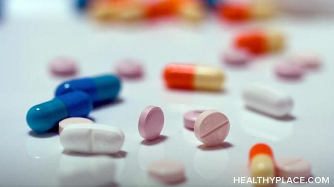 Pāreja pret antipsihotiskiem medikamentiem medkokteilī var izraisīt zāļu atsaukšanu un blakusparādības, un tas pacientam var būt smagi. Vairāk vietnē Breaking Bipolar.