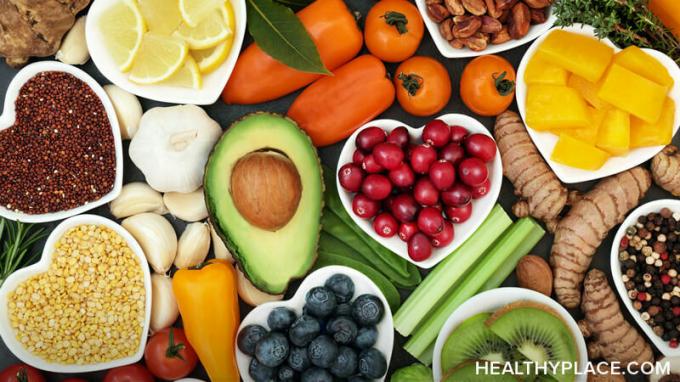 Starp uzturu un garīgo veselību pastāv tieša saistība. Atklājiet saiti un ēdienus, ko jums vajadzētu ēst vietnē HealthyPlace.